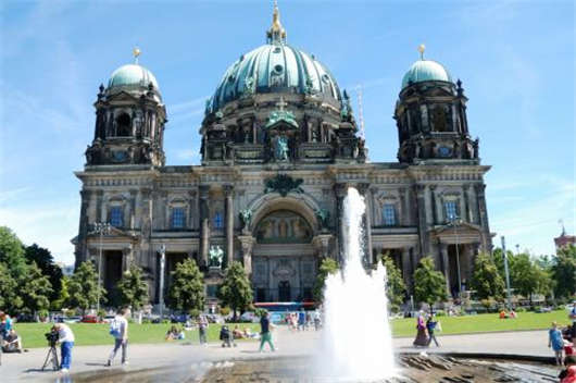 <a style='color:#2f2f2f;cursor:pointer;' href='/'>德國移民</a>柏林城市，上學參考大學一覽