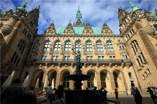 德國漢堡內(nèi)你想象不到的全民狗狗搜救犬！