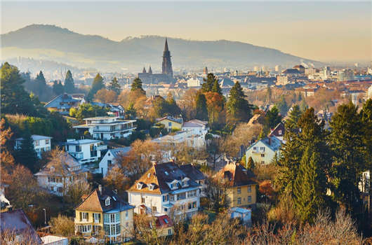 德國(guó)農(nóng)村的繁華等同于德國(guó)大城市，井然有序