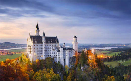 引領全球的經濟，全年竟然休息150天的時間